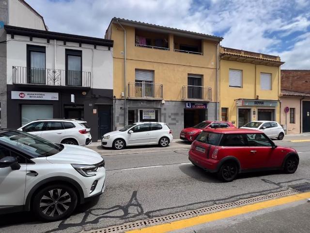 Local, Bescanó