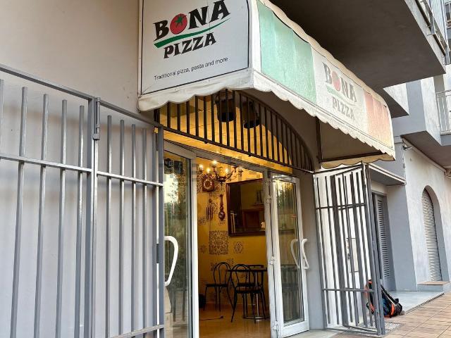 Local, Blanes
