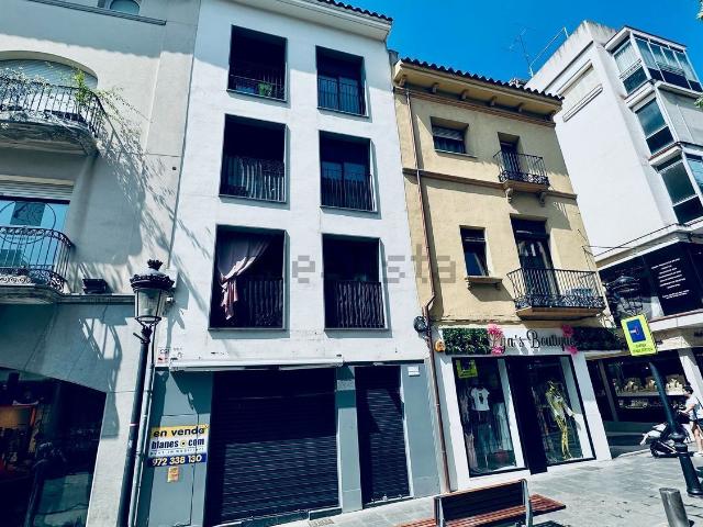 Local, Blanes