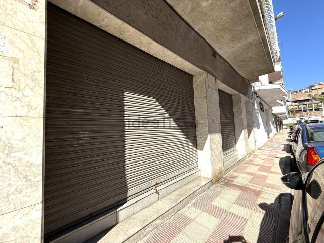 Local, Blanes