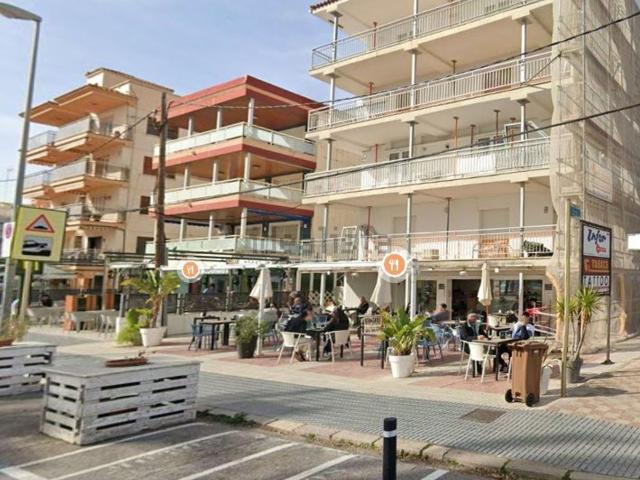 Local, Cambrils