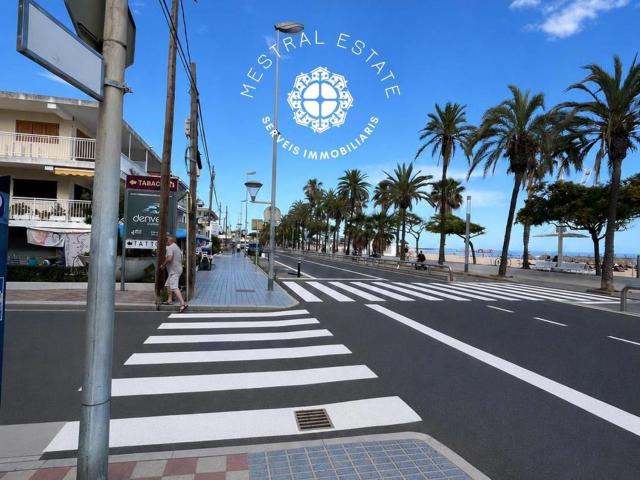 Local, Cambrils