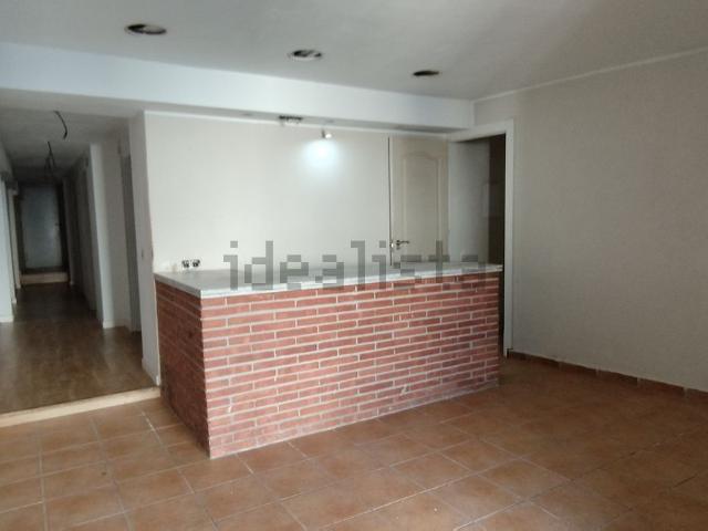 Local, Canyelles
