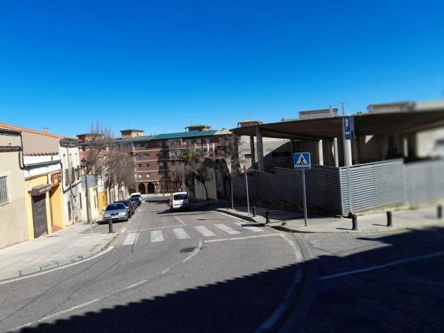 Local, Cáceres