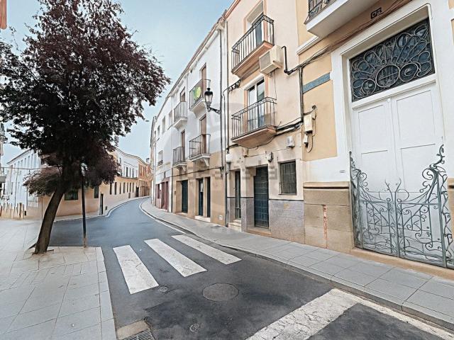 Local, Cáceres