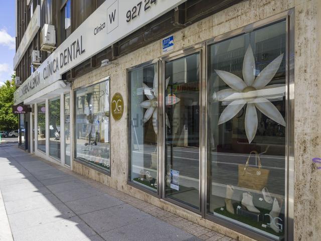Local, Cáceres