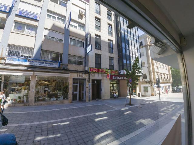 Local, Cáceres
