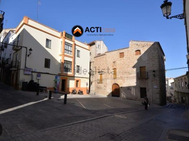 Local, Cáceres