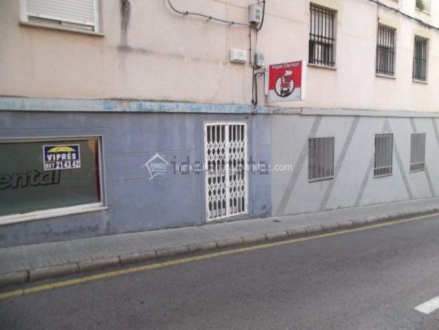Local, Cáceres