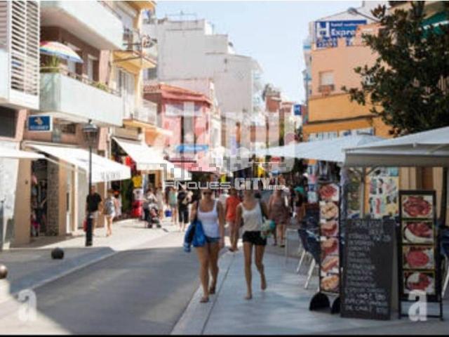 Local, Calella