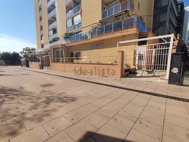 Local, Calella