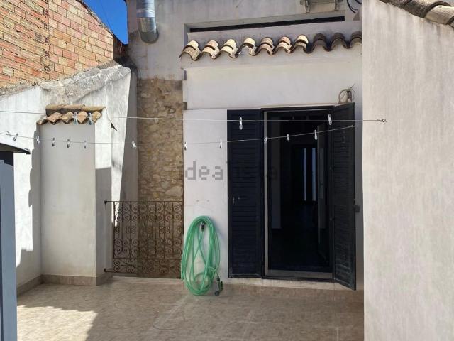 Local, Castell de Castells