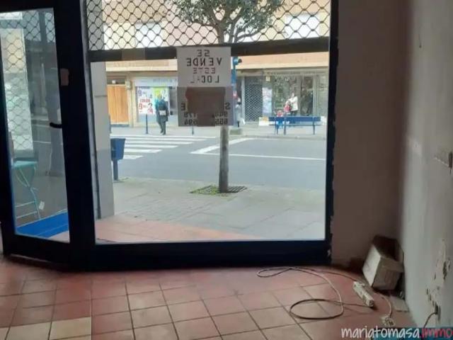 Local céntrico diáfano con entreplanta y baño