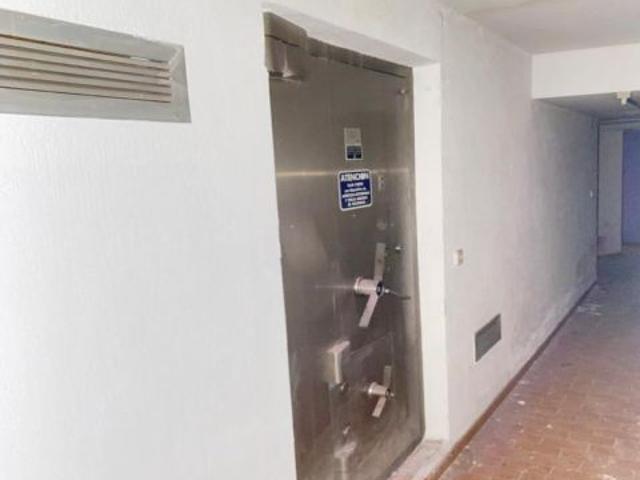LOCAL CÉNTRICO LAZURTEGUI INVERSION Se vende con inquilino