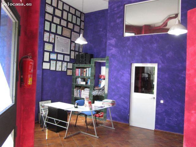 Local comercial con muchas posibilidades