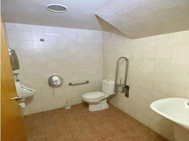 LOCAL COMERCIAL CON MÚLTIPLES UTILIDADES JUNTO AL CORTE INGLÉS
