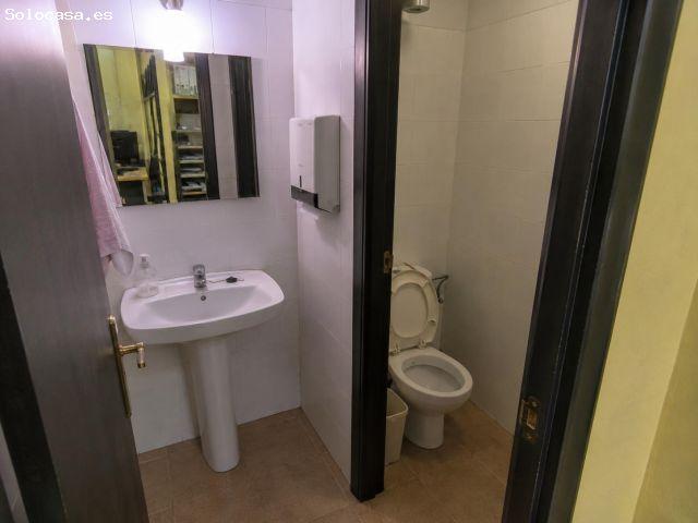 ? ¡LOCAL COMERCIAL CON ALTILLO EN UNA DE LAS MEJORES ZONAS DE MÁLAGA! ?
