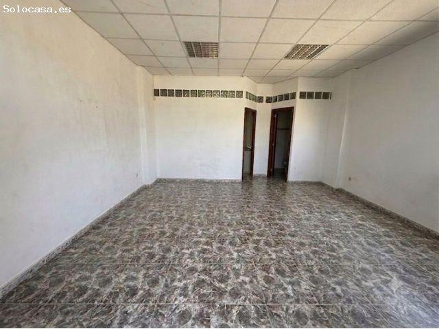Local comercial con espacio diáfano y aseo con ducha en Monistrol de Montserrat