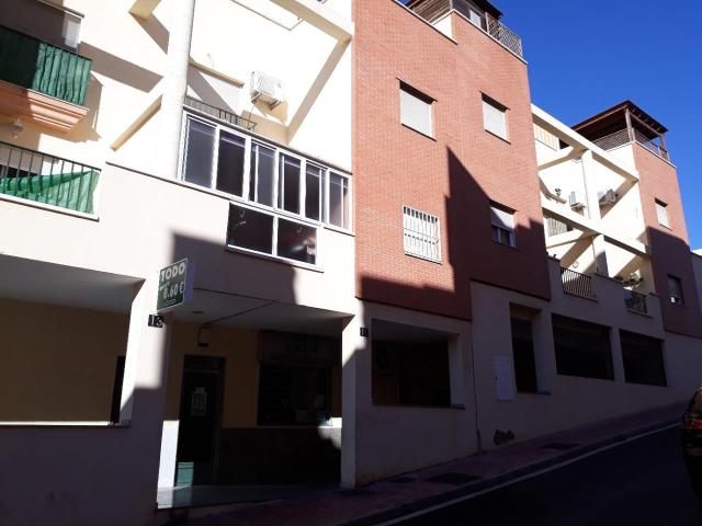 Local comercial con garaje en C/ La Chumbera Almería