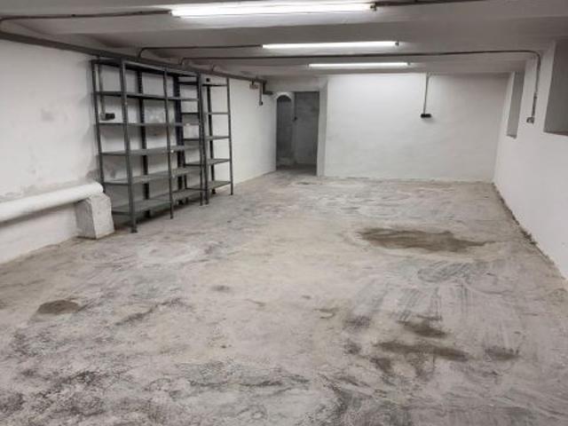 LOCAL COMERCIAL CON GRAN ALMACÉN A UN PASO DE GRAN VÍA – GRANADA