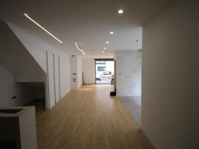 LOCAL COMERCIAL CON GRAN POTENCIAL DE INVERSIÓN Y POSIBILIDAD DE DESARROLLAR UN PROYECTO RESIDENCIAL