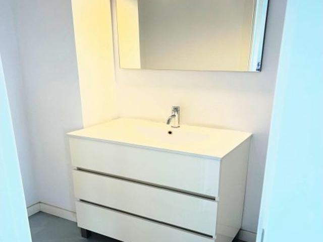 LOCAL COMERCIAL CON GRAN VENTANAL Y BALCÓN EN LA ROTONDA DE SON MOIX LA VILETA. 1er.piso