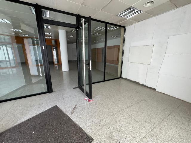 LOCAL COMERCIAL CON GRAN VISIBILIDAD