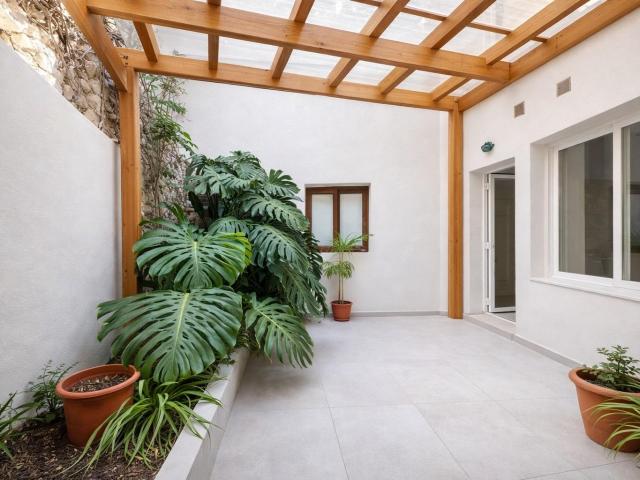 Local comercial en Teulada con patio interior | Venta con enfoque flexible y adaptable