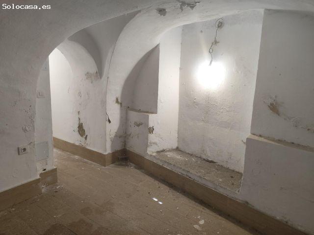Local comercial con sótano abovedado