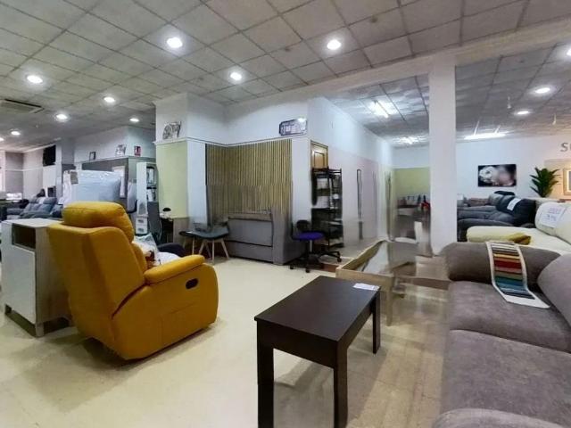OPORTUNIDAD RETAIL: Local Premium en C/ Ramón Gallud | Rentabilidad 7% neta | ¡LISTO PARA OPERAR!¿Buscas un activo refugio en la mejor ubicación comercial de Torrevieja?