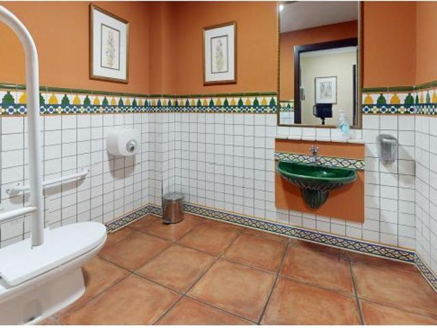 Local comercial con vistas al Guadalquivir en una de las mejores zonas de Córdoba