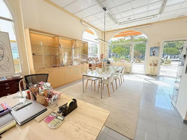 Local comercial con vivienda en Vélez Málaga, Andalucía 171m²