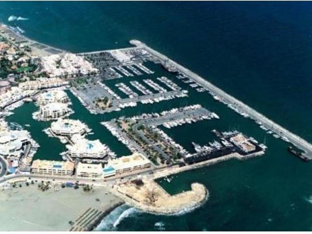 Local comercial con 26 trasteros, ideal para inversores!