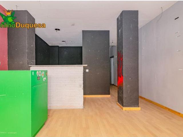 Local comercial con 55 m2. Junto a Camino de Ronda