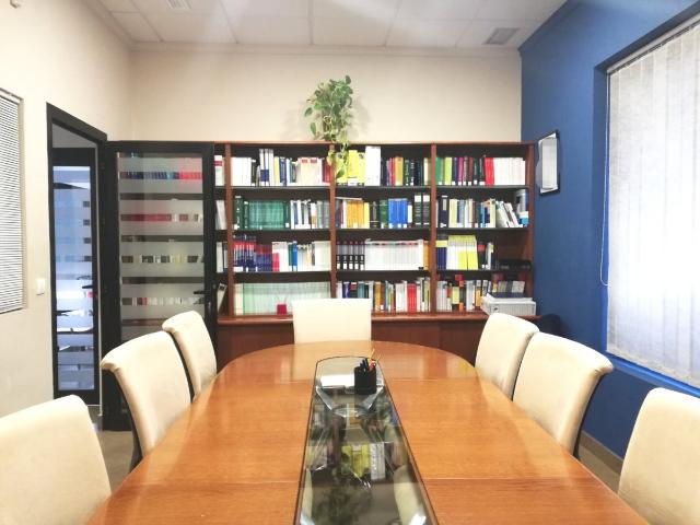 Local comercial céntrico, completamente acabado y en funcionamiento