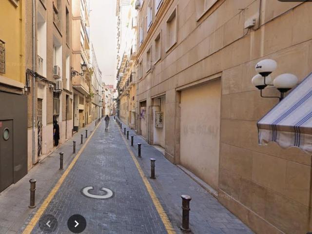 VENTA DE LOCAL COMERCIAL EN EXCELENTE UBICACIÓN ZONA CENTRO DE ALICANTE