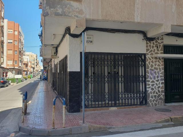 LOCAL COMERCIAL CENTRO Y PASEO MARITIMO. PUB OSCAR
