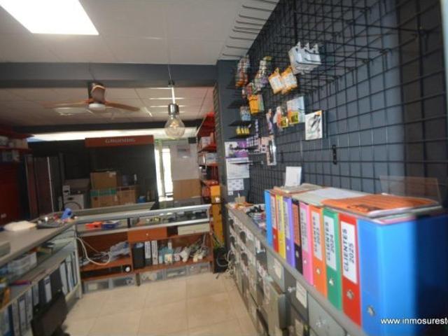 Local comercial a la venta en el centro de Orihuela, con 113 m2. construidos, con un aseo. Aire aco