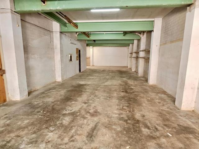 LOCAL COMERCIAL A LA VENTA EN EL CENTRO DE PINEDA DE MAR Y CON GRAN AFLUENCIA
