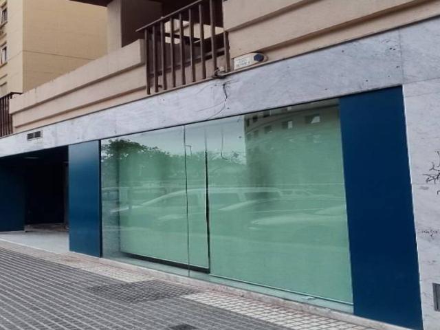Local comercial a la venta en Málaga Capital, zona La Unión Cruz del Humilladero Los Tilos