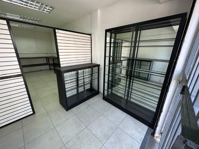 Local comercial a pie de calle en alquiler, Av. Roosevelt