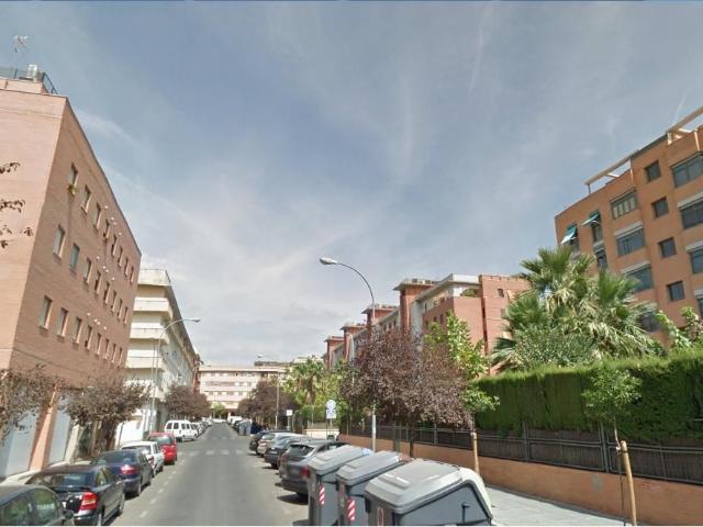 Local comercial a pie de calle en Arroyo del Moro!