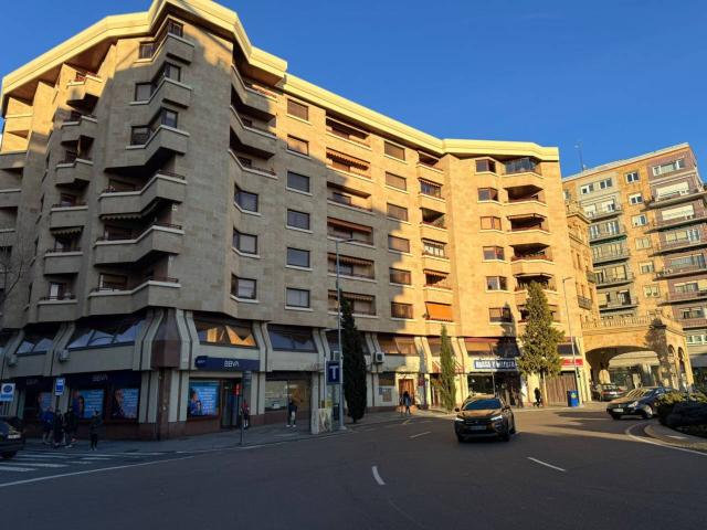 Local comercial a pie de calle en plena Plaza Puerta Zamora junto a Toscano