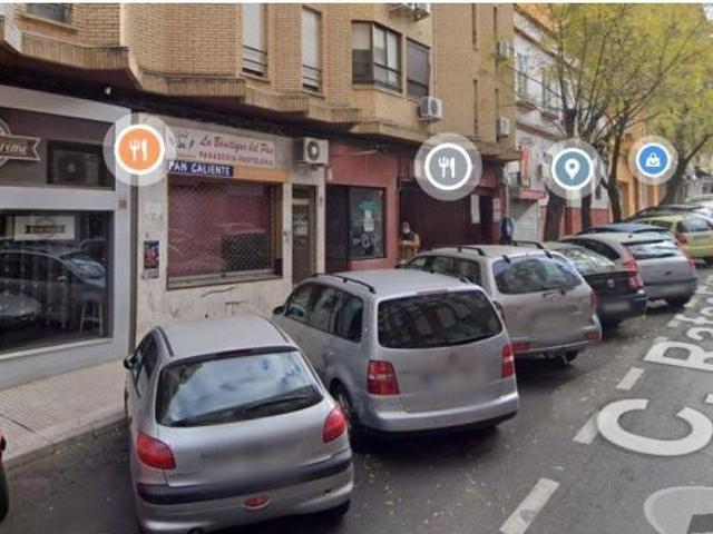 Local comercial, a pie de calle y menos de un minuto de la Cruz de los Caidos