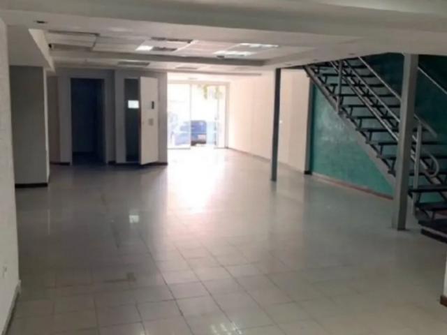 Local Comercial a Pie de Celle Avenida Universidad