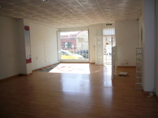 LOCAL COMERCIAL A POCOS METROS MERCADONA CENTRO