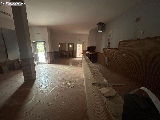 LOCAL COMERCIAL, ADAPTADO COMO BAR, HACE ESQUINA, CUEVAS DE ALMANZORA