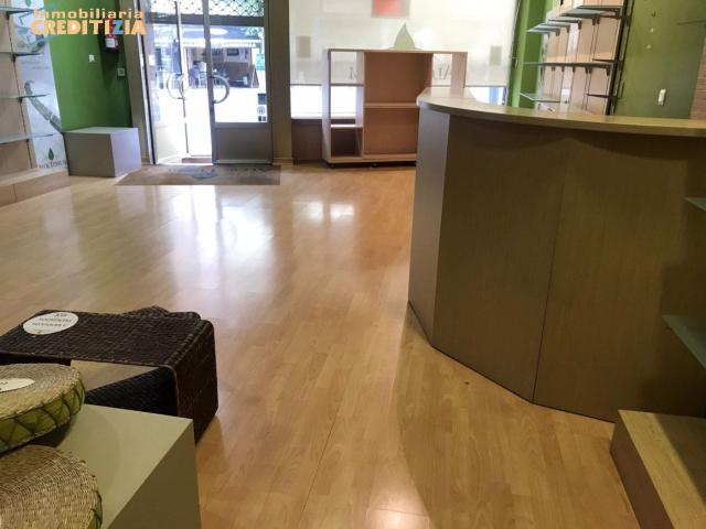 LOCAL COMERCIAL BIEN SITUADO