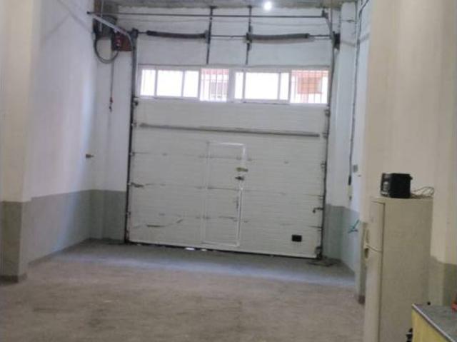 LOCAL COMERCIAL DE 100 m² CON GRAN ALTURA EN EL BARRIO DE COREA, GANDÍA