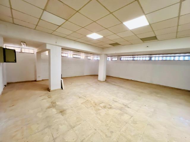 Local comercial de 122 m2 a 200 metros del mar en La Mata
